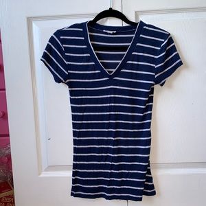 Stripped v-neck tee